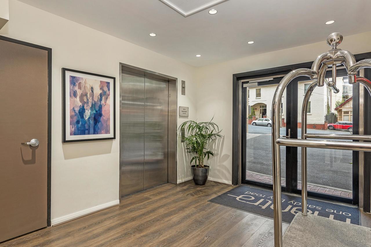 Mantra One Sandy Bay Road Хобарт Экстерьер фото